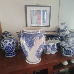 China Set / Over 100 pieces. 