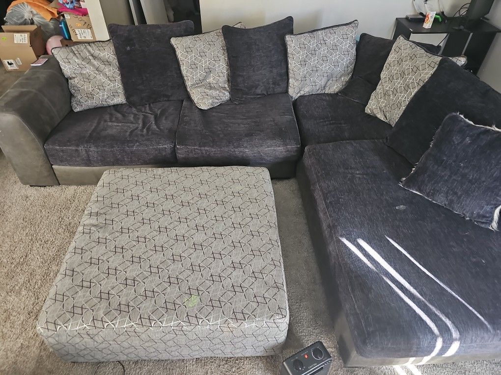 Large Sectional With Chaise Lounge And Ottoman