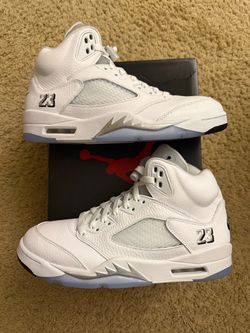 Size 10 (Pre owned, comes with original box, missing clear casing around lacelocks) - 2026 Air jordan 5 retro white metallic