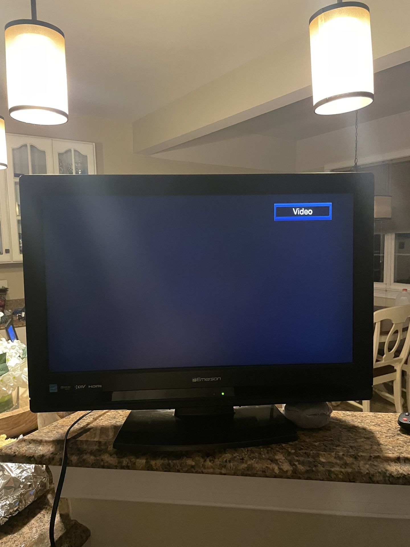 22 In Emerson Flat Screen Tv