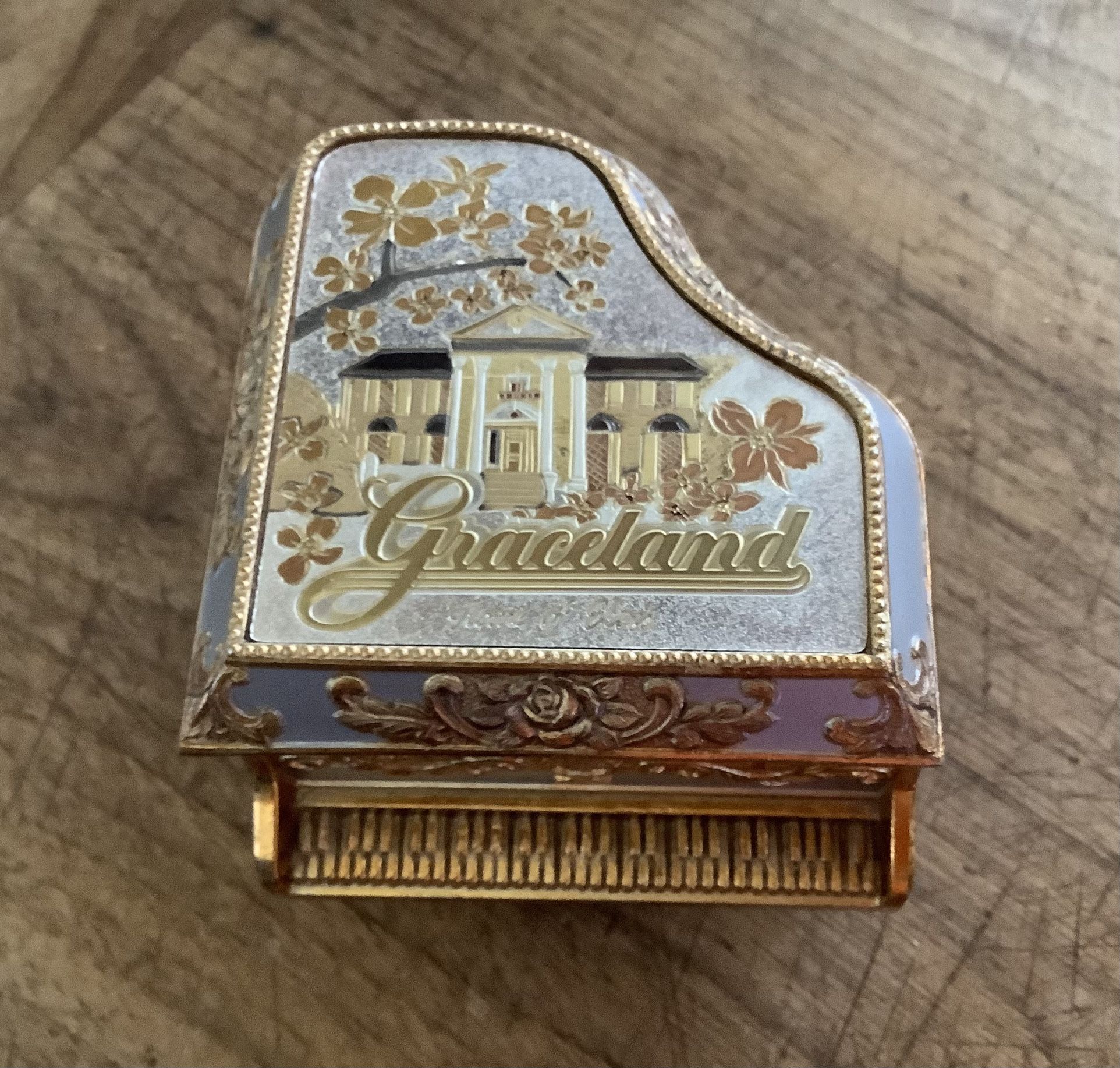 ELVIS memorabilia ~ Graceland Piano music box ~ (2) CD's ~ small radio Love Me Tender box
