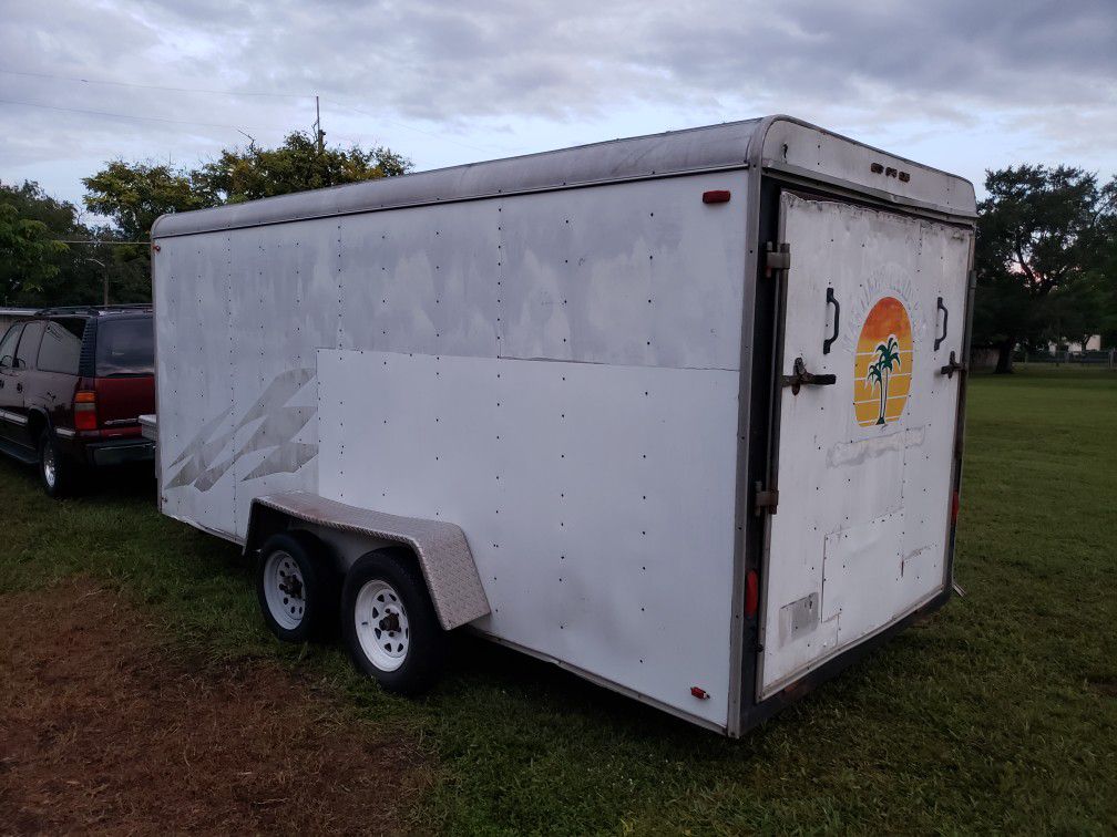 Enclosed cargo trailer