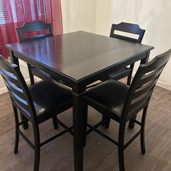 Table 4 chairs 