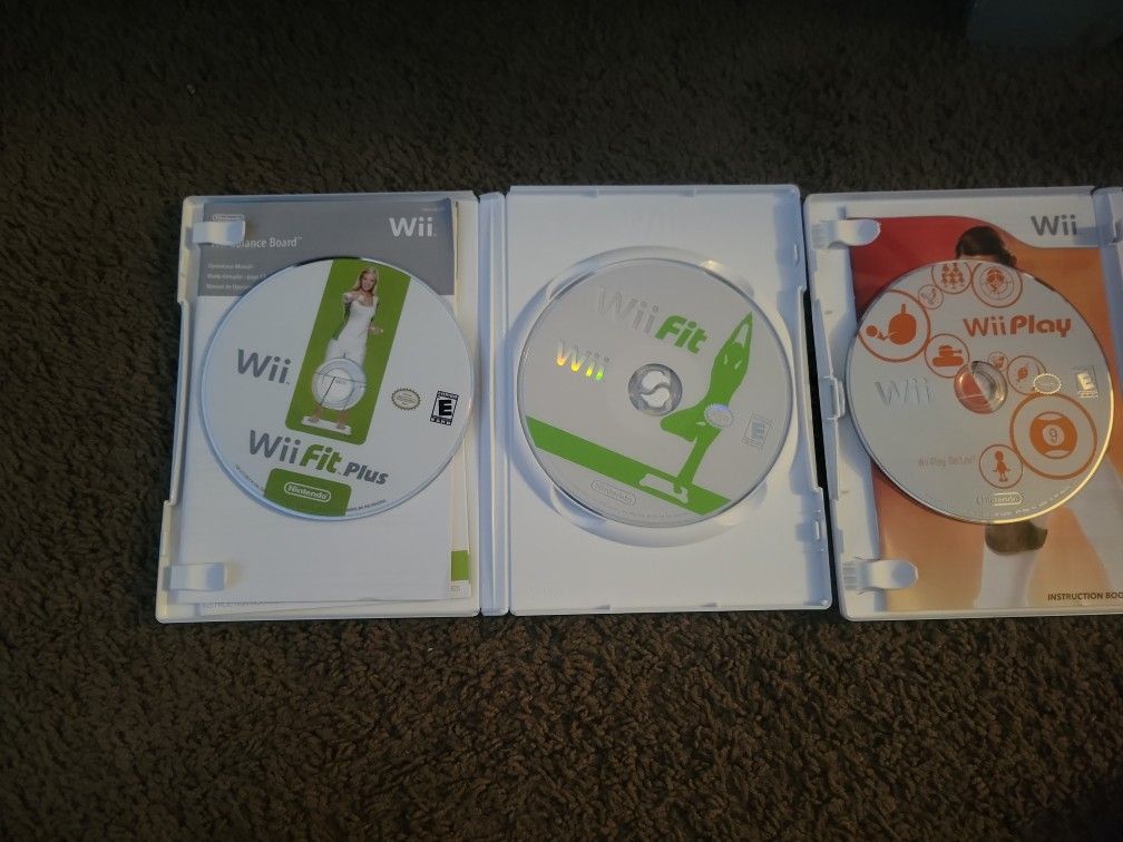 Wii Fit ! *board And Multiple Gameplay Discs Included
