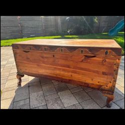 Lane cedar Chest 