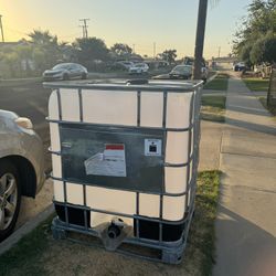 250 plus gallon water tank pick up only 50$ firm 