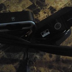 2 webcams, one 4k and one 1080p with 3 holders