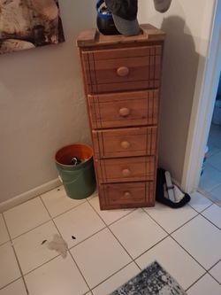 Wood 5 drawer dresser