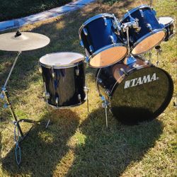 5 Piece Drum Set
