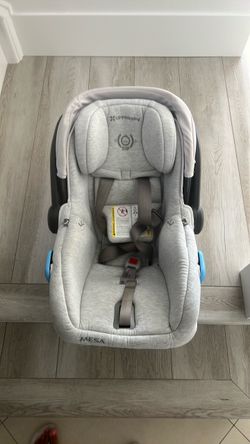 UPPAbaby MESA Infant Car Seat – Excellent Condition 🤍 Clean, gently used, and ready for a new baby! Neutral gray color, plush and comfortable, with 5