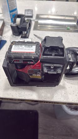 Milwaukee M12 Laser 3 plane Level with 4ah Battery