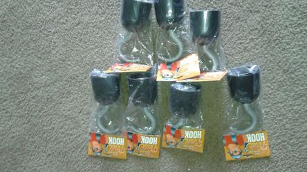 7 Plastic pirate hooks