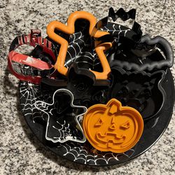 Halloween Plate With cookie  Cutters