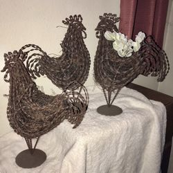 Metal Chicken Trio Yard Art/Decor