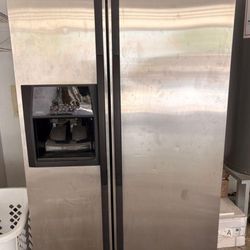 Whirlpool Refrigerator in Working condition 
