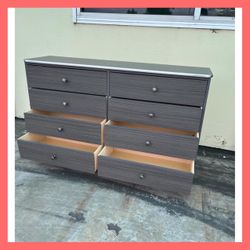 Dresser/ Eight drawers dresser