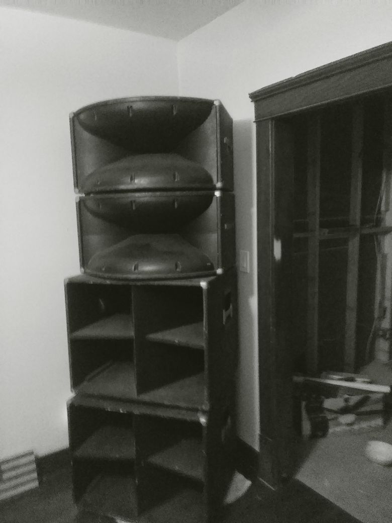 Set of both Peavey FH1 MK3 and MF1 X Concert speakers for Sale in