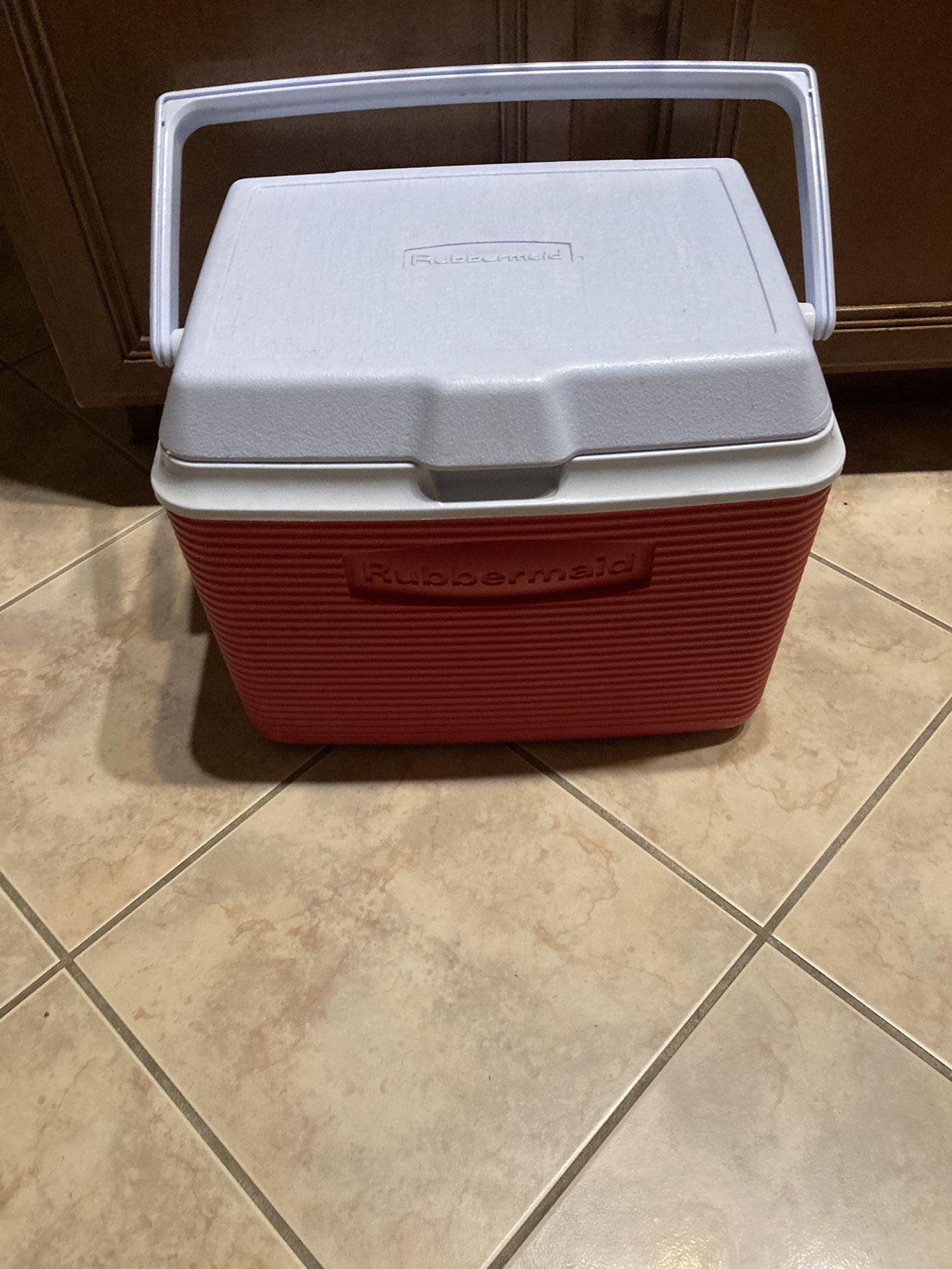 Rubbermaid Mid Size Cooler