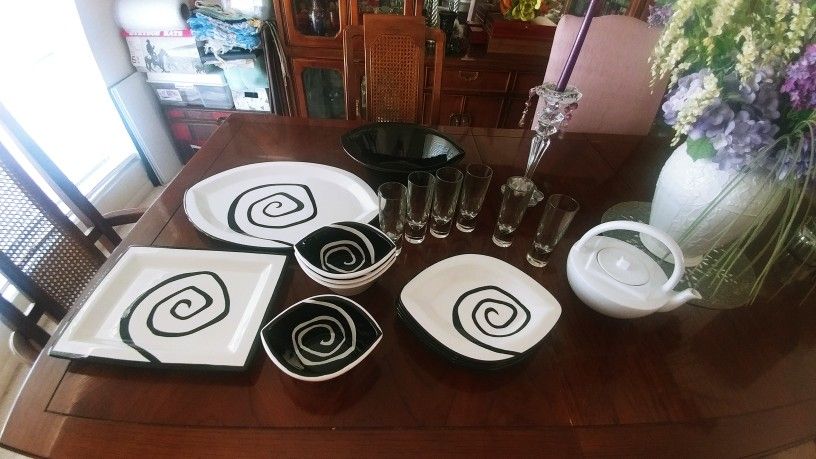 Urbin Graffiti Dishes & Moretti Glasses