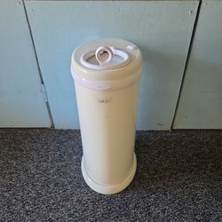 Ubbi Diaper Pail With Locking 🔒 Lid