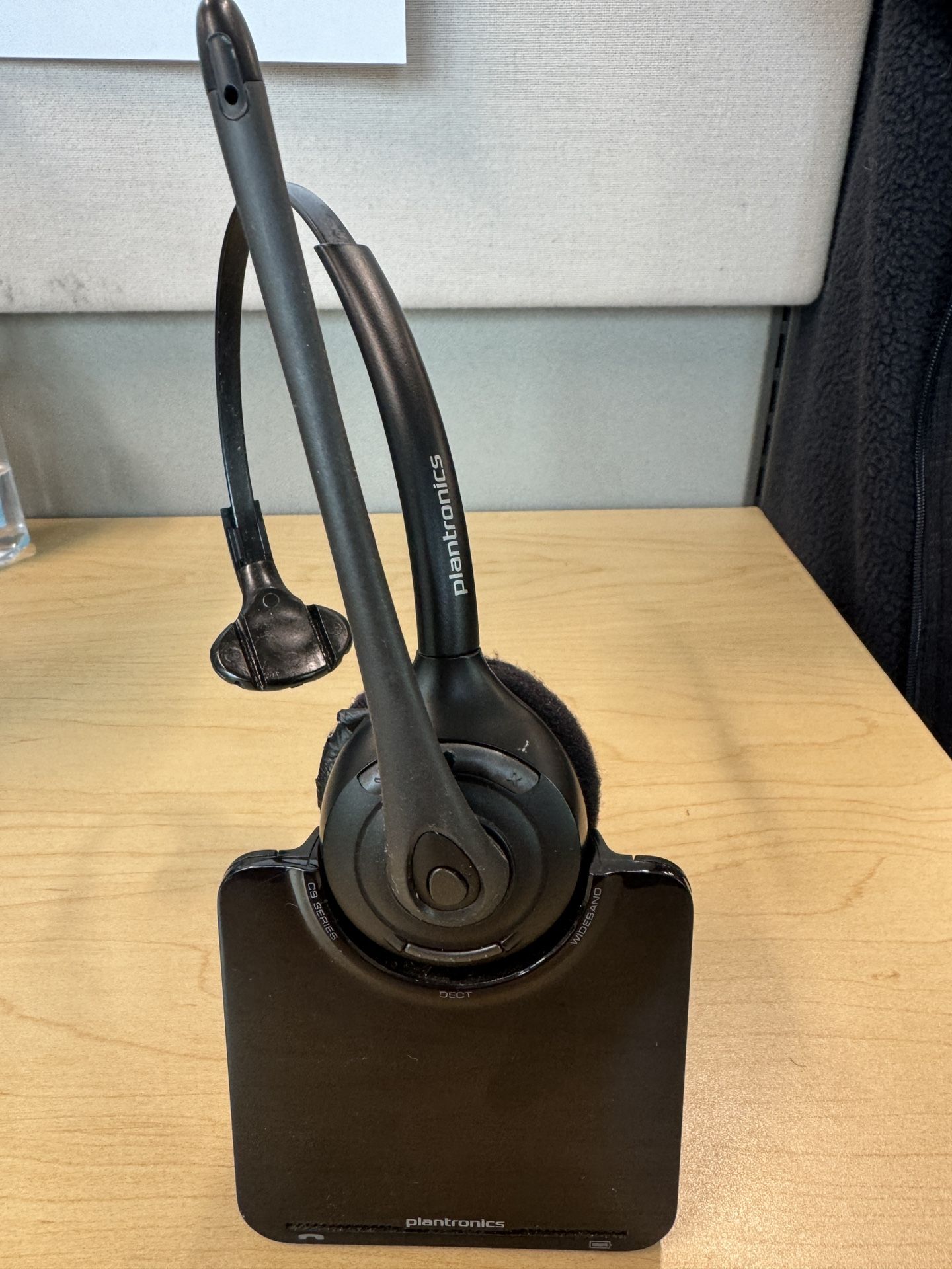 WIRELESS PLANTRONICS HEADSET