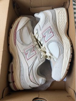 New Balance 2002R