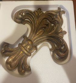 fleur-de-lis wall decor