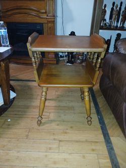 Pre 1959 Eathan Allen Colonial Furniture By Baymritter  Maple End Table 