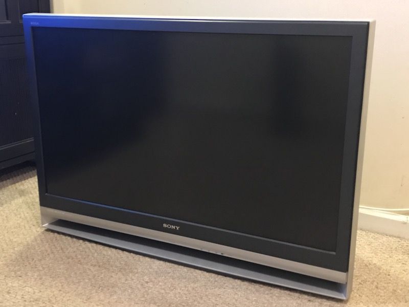 Sony Grand WEGA KDF-46E2000 46-Inch 3LCD Rear Projection Television