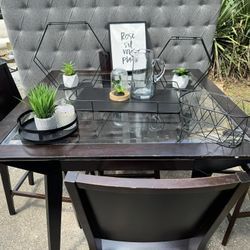 Dining table and chairs - PICK UP ONLY