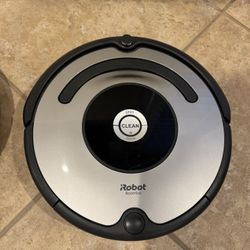 2 Robots - iRobot Roomba 677 & Shark ION Robot Dual-Action 