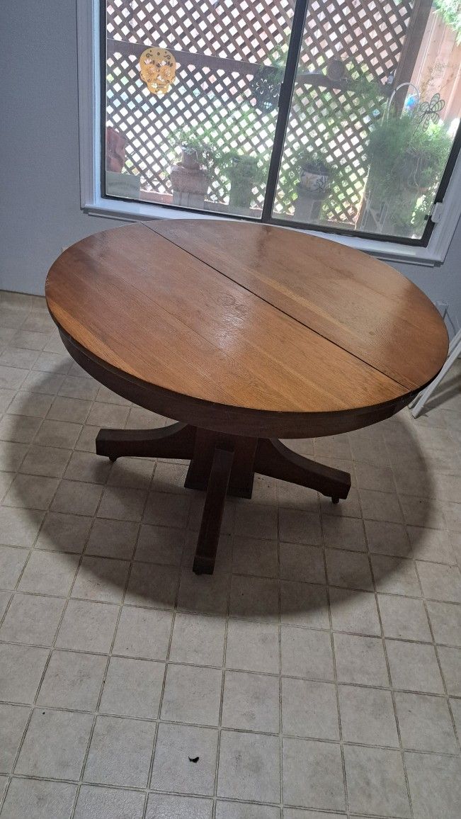 Extendable Round Solid Wood Dining Table