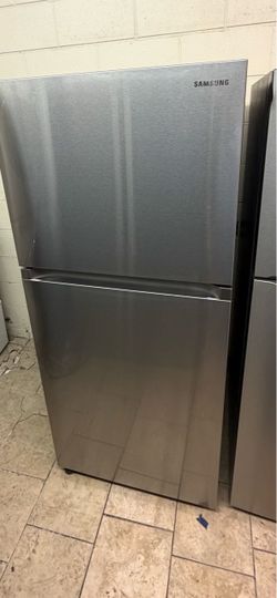 Samsung Stainless Steel Top-Freezer Refrigerator