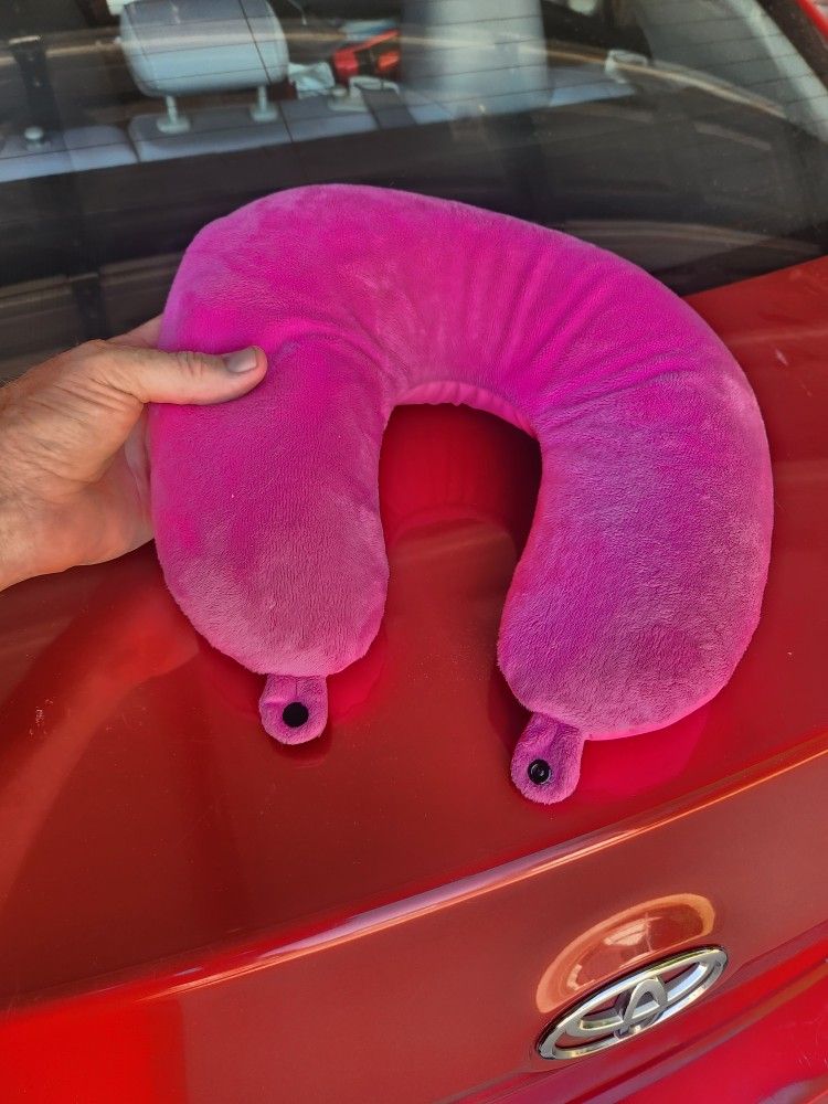 Nice cushy neck support for travelling