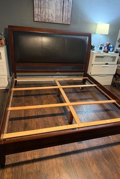 Sleigh bed