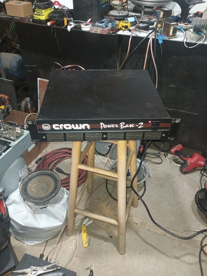 Crown Amplifier Power Base 2 .Ideal For Height....800 Watts 400 Watts Per Channel In Good Conditions
