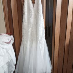 Never Worn Beautiful Wedding Dress