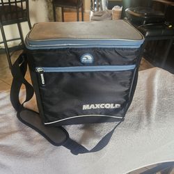 IGLOO MAXCOLD SOFTSIDED COOLER