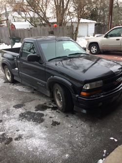 Selling this chevy truck year 2000