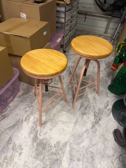 2 ajustable stools