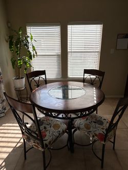 Round dinning table set
