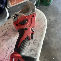 Milwaukee Cordless PVC Pipe Cutter 