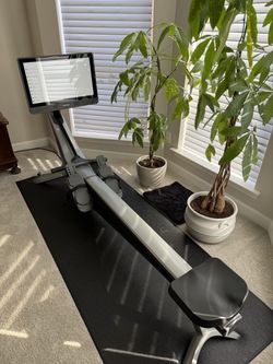 2019 Hydrow Pro Rowing Machine Excellent Condition CR14A201 - North Richland Hills, TX