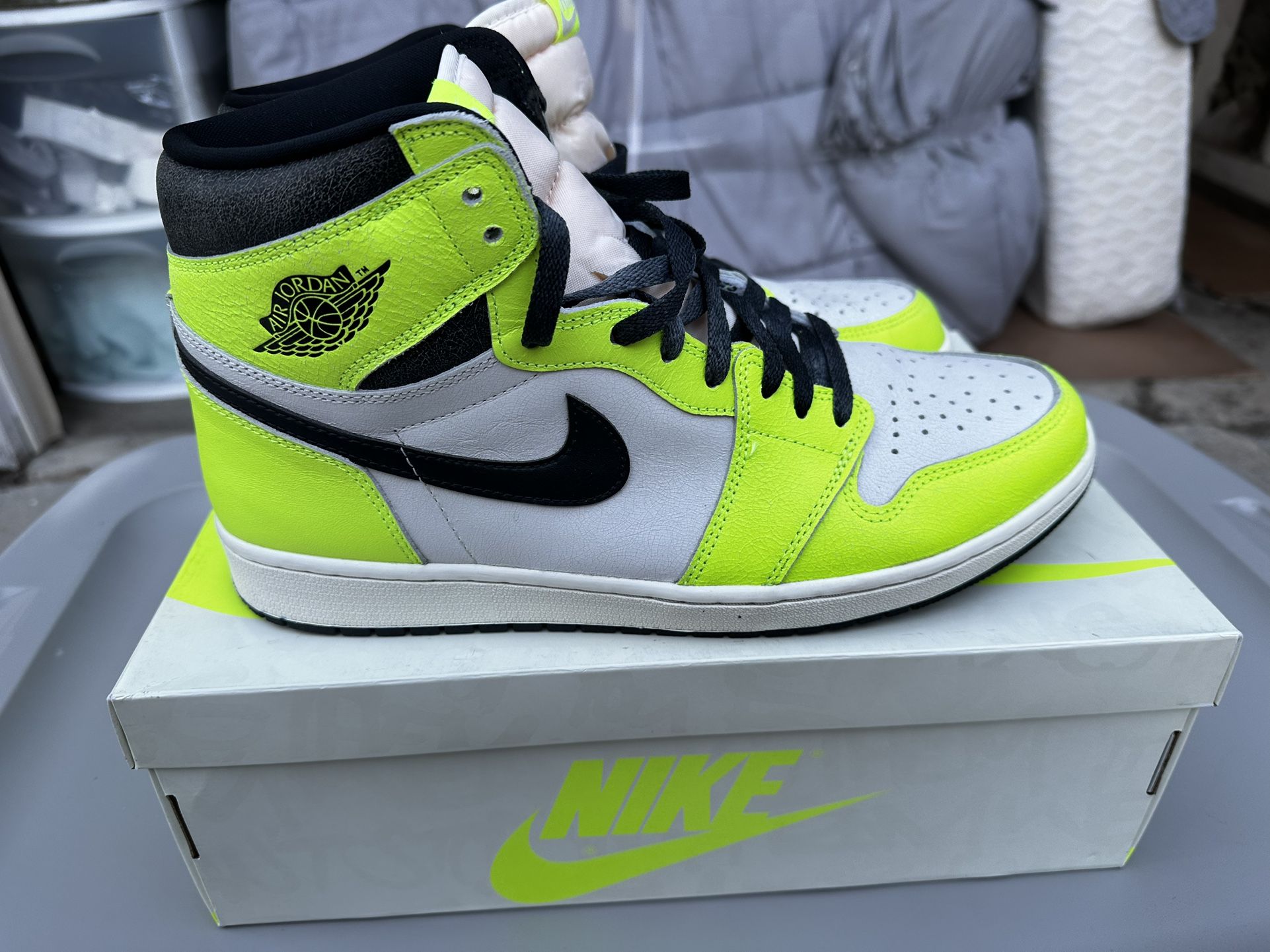 Nike Air Jordan Retro 1 High OG Visionaire Volt Sail Neon Size 13 - $100
