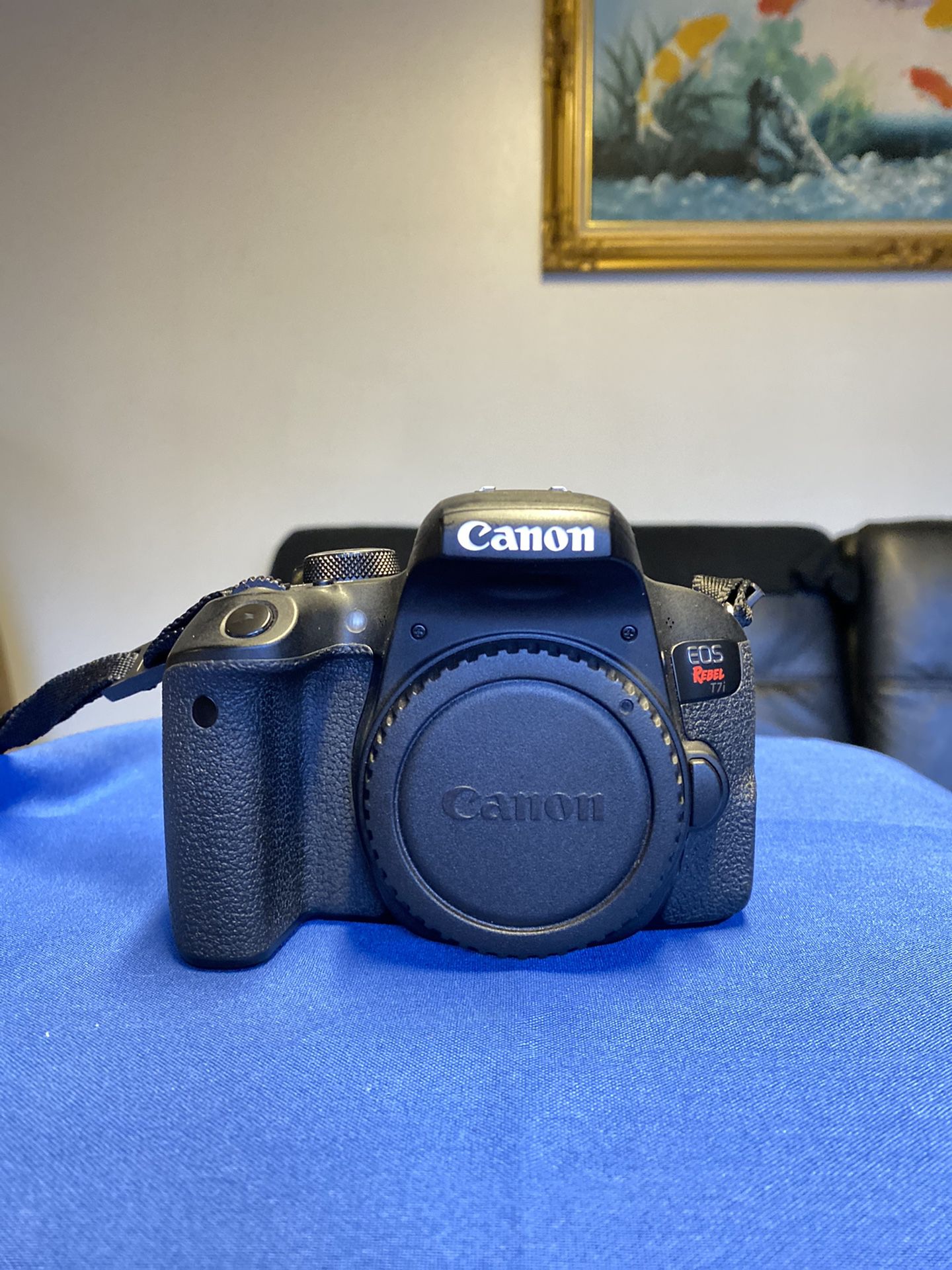 Canon t7i DSLR NEW BARELY USED (BODY ONLY)