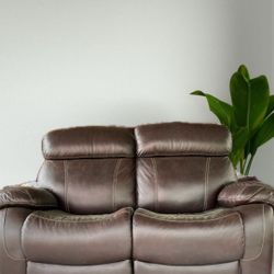 Royal Classics Love Seat Lay Back Recliners!!