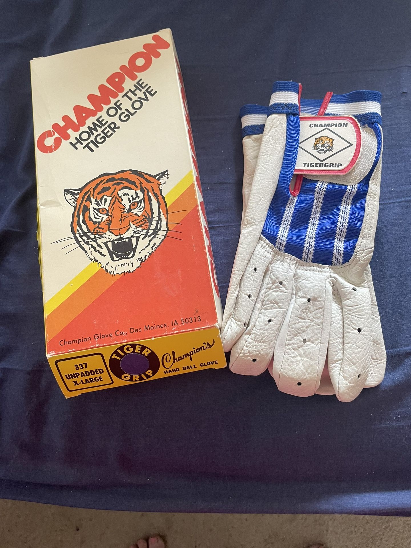 Vintage Champion Tiger grip Handball Gloves I padded