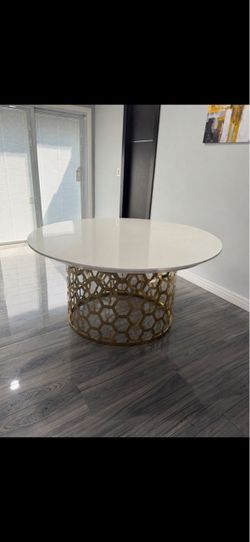 Dinning table for sale