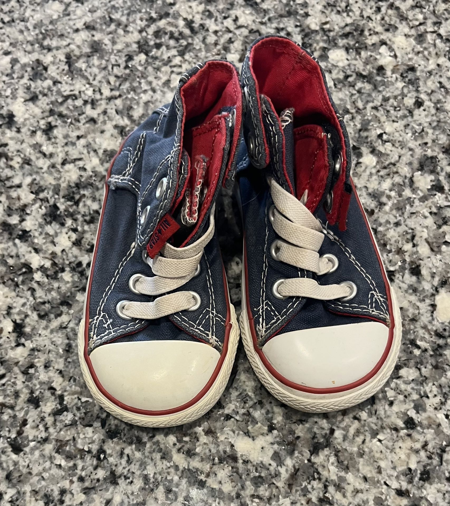 Used Toddler Size 6 Converse Shoes