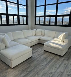 LIKE NEW! 8 Piece White CLOUD Modular Sectional Couch (FREE DELIVERY 🚚)